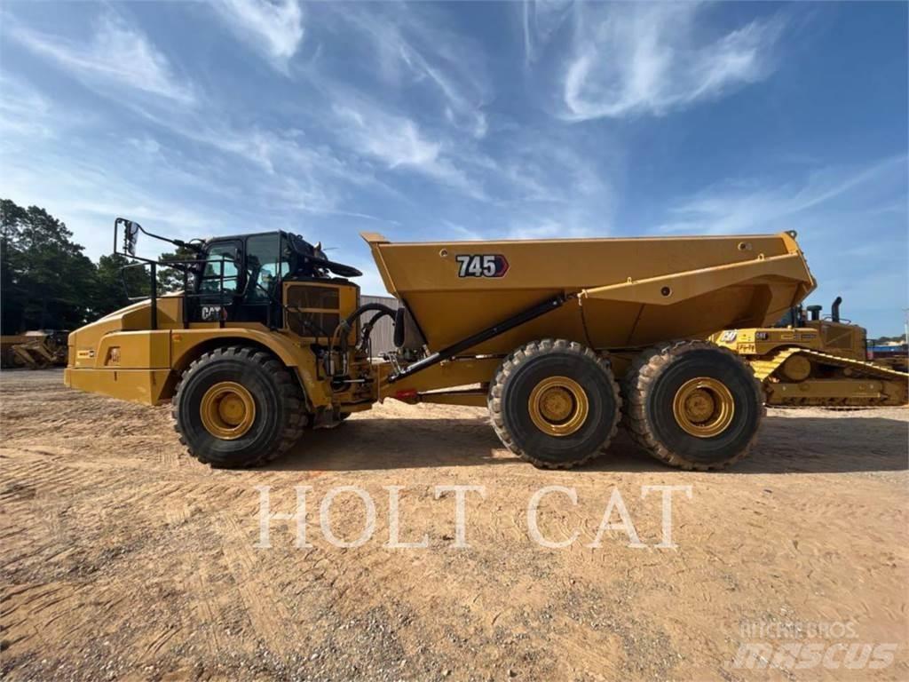 CAT 745 鉸接式起吊車