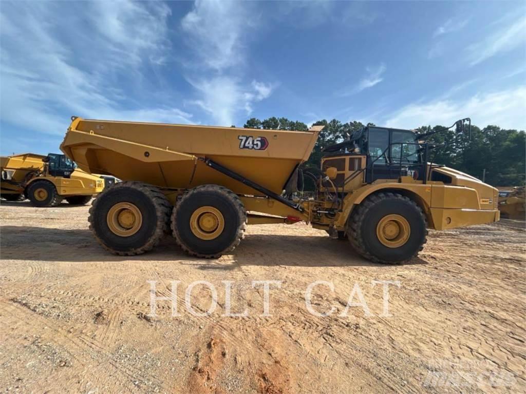 CAT 745 鉸接式起吊車