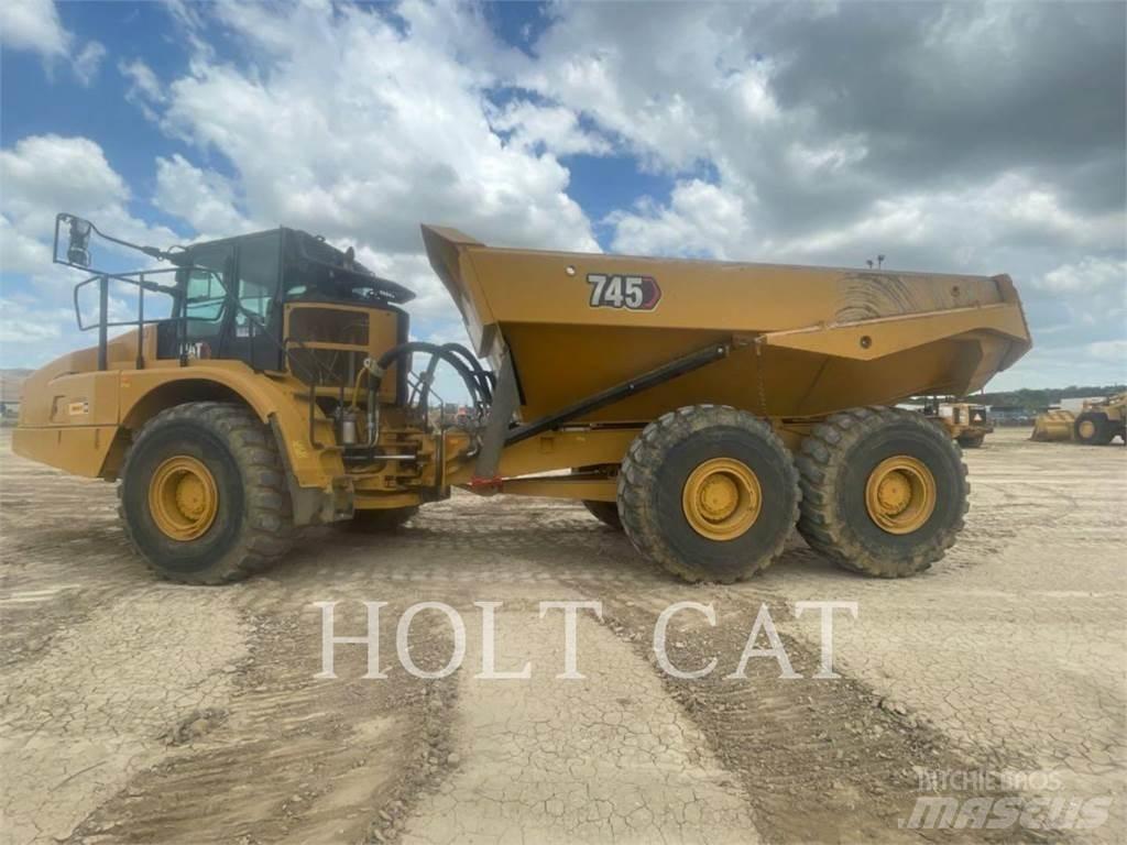 CAT 745 鉸接式起吊車