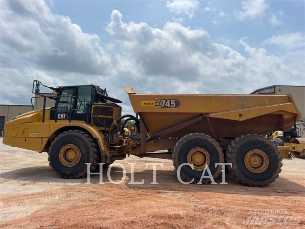 CAT 745 鉸接式起吊車