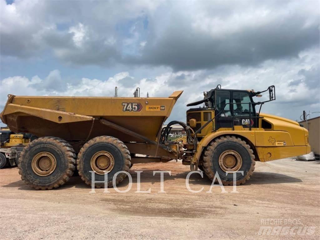 CAT 745 鉸接式起吊車