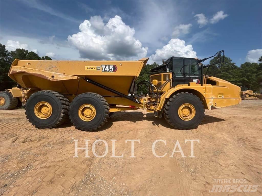 CAT 745 鉸接式起吊車