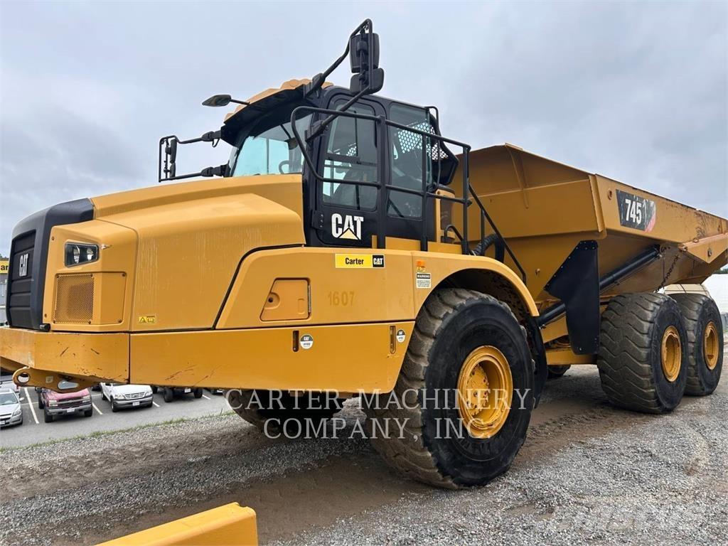 CAT 745 鉸接式起吊車
