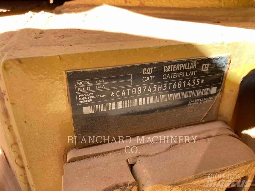 CAT 745 鉸接式起吊車