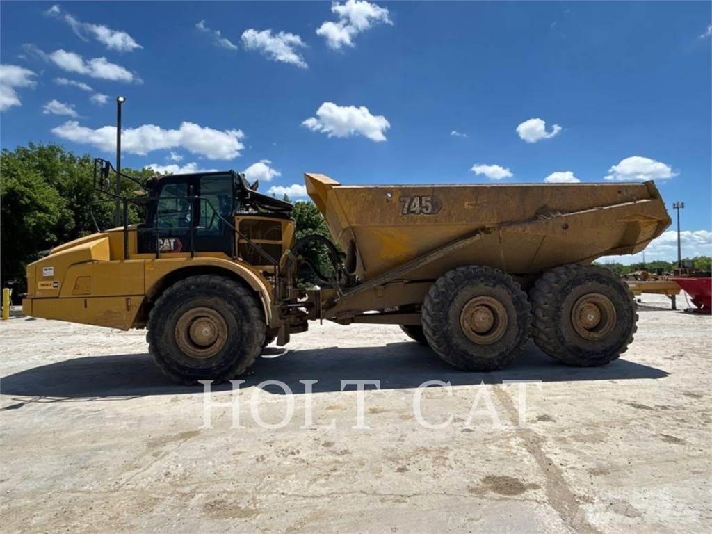 CAT 745 鉸接式起吊車