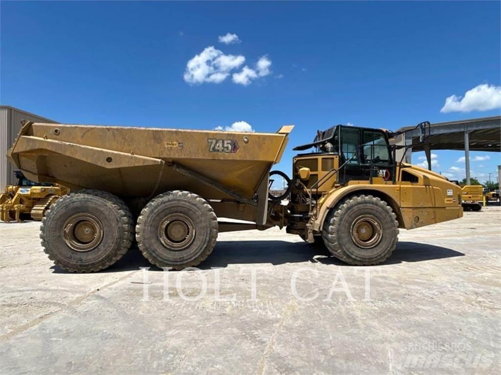 CAT 745 鉸接式起吊車