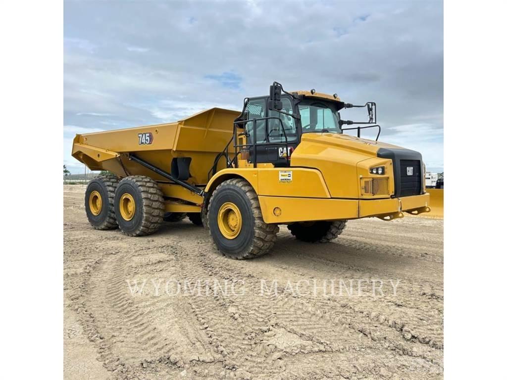 CAT 745 鉸接式起吊車