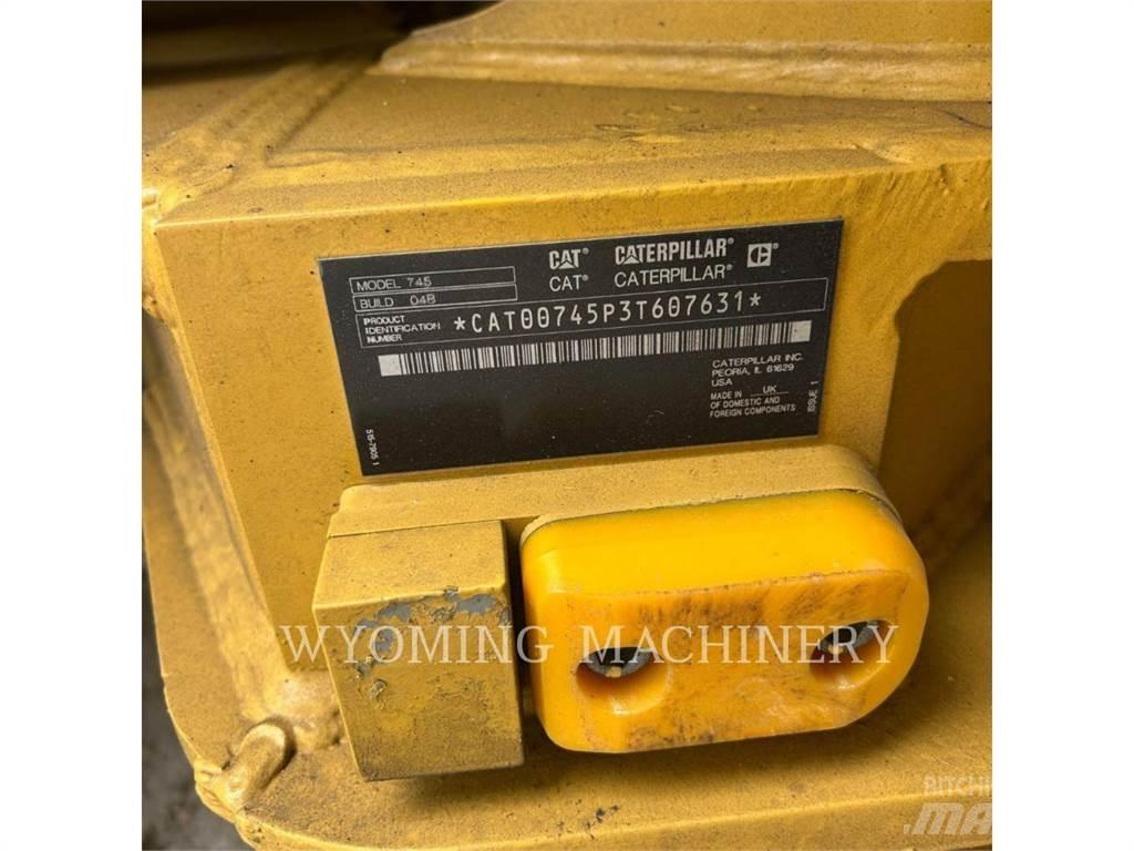 CAT 745 鉸接式起吊車