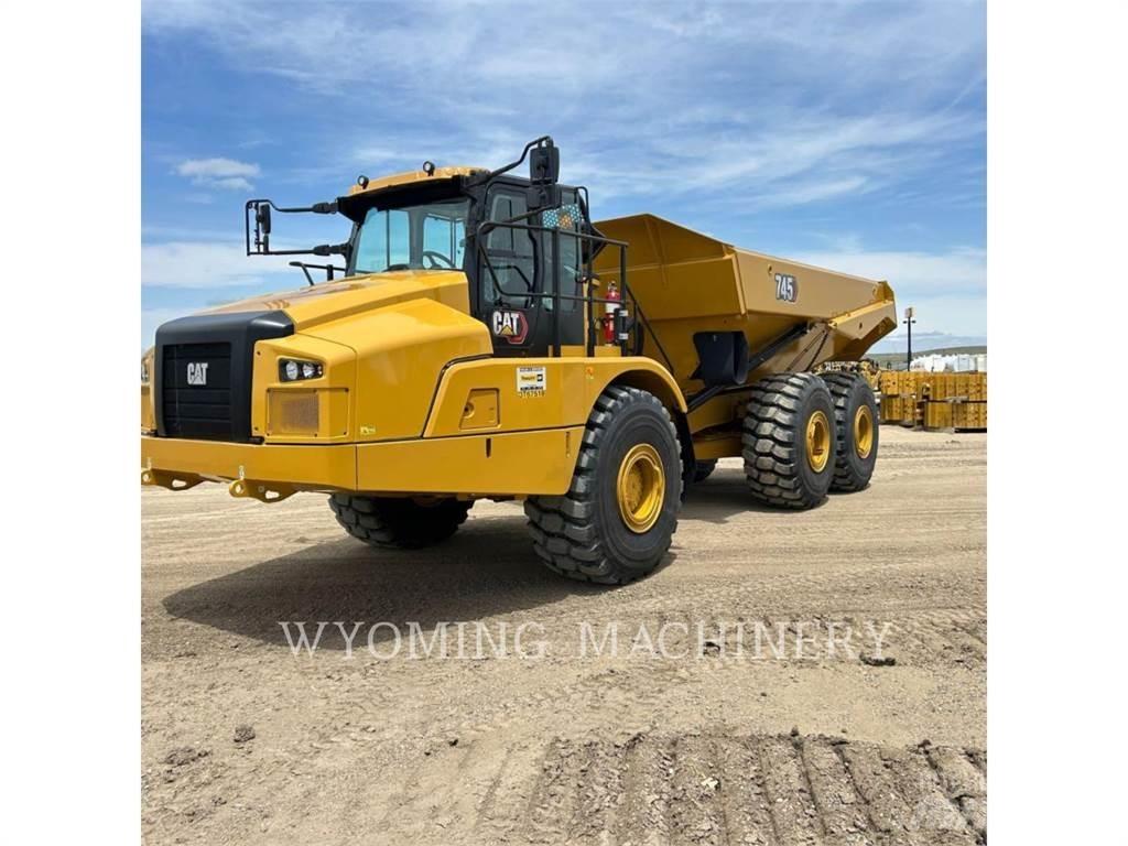 CAT 745 鉸接式起吊車