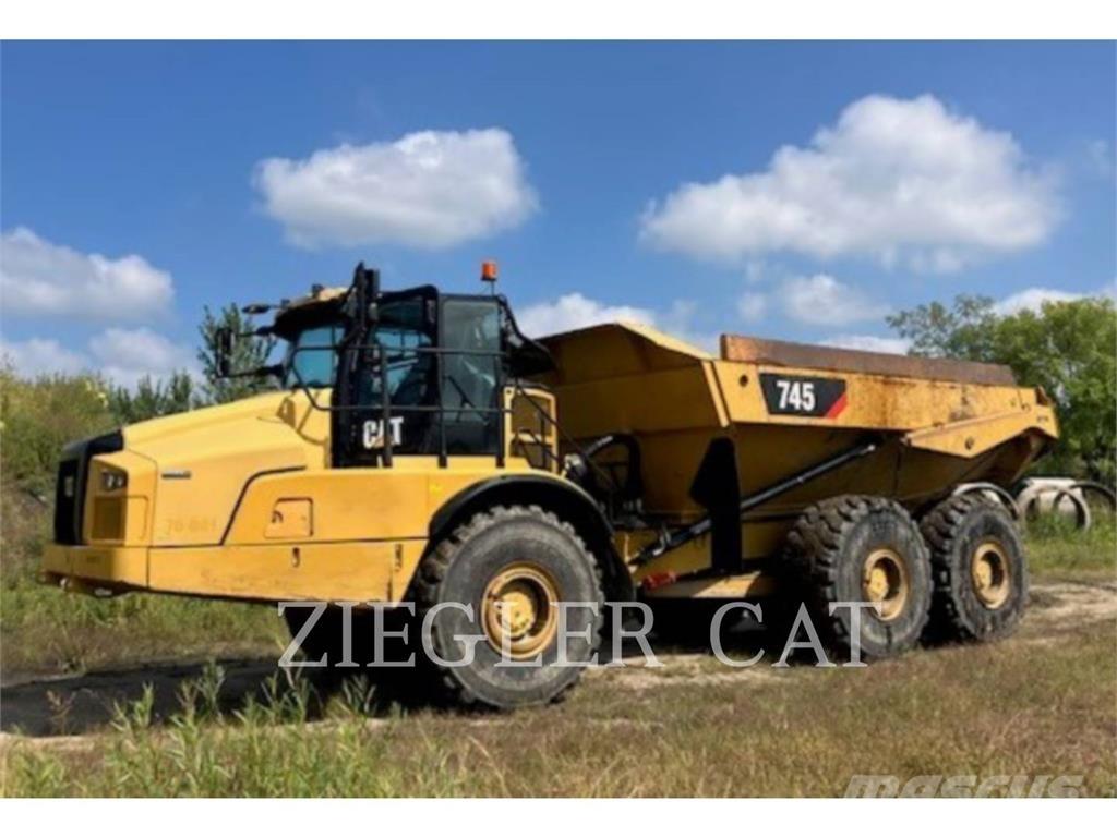 CAT 745 鉸接式起吊車