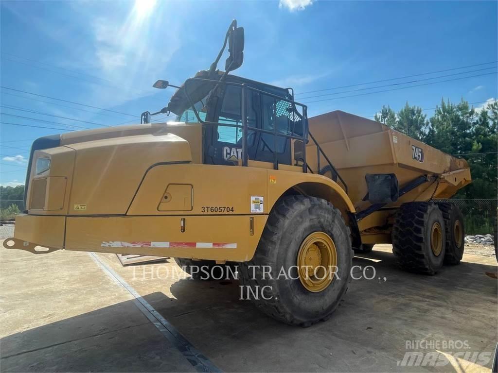 CAT 745 鉸接式起吊車