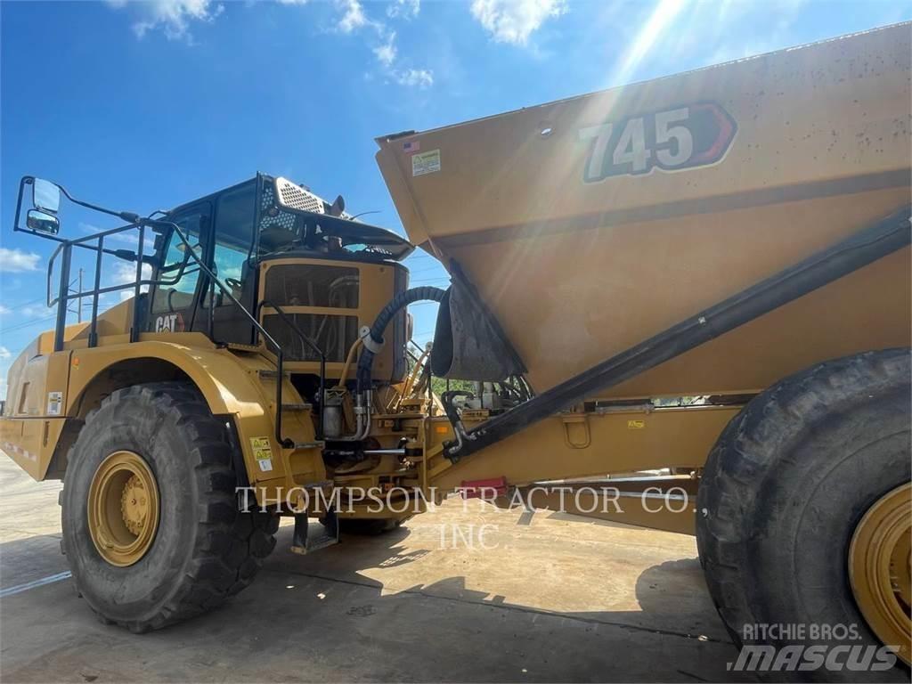 CAT 745 鉸接式起吊車