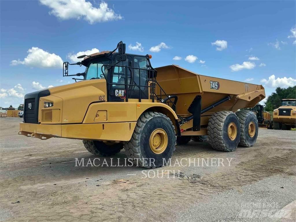 CAT 745 鉸接式起吊車