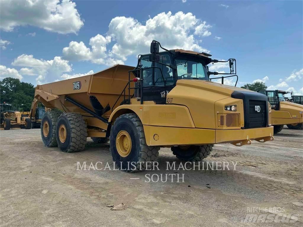 CAT 745 鉸接式起吊車