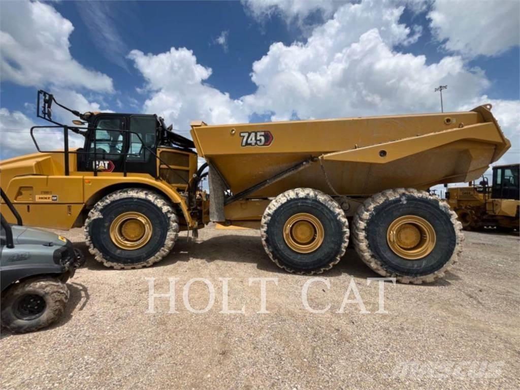 CAT 745 鉸接式起吊車
