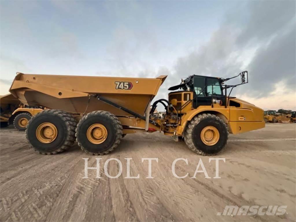 CAT 745 鉸接式起吊車