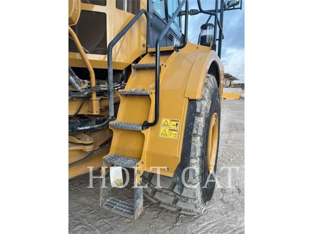 CAT 745 鉸接式起吊車