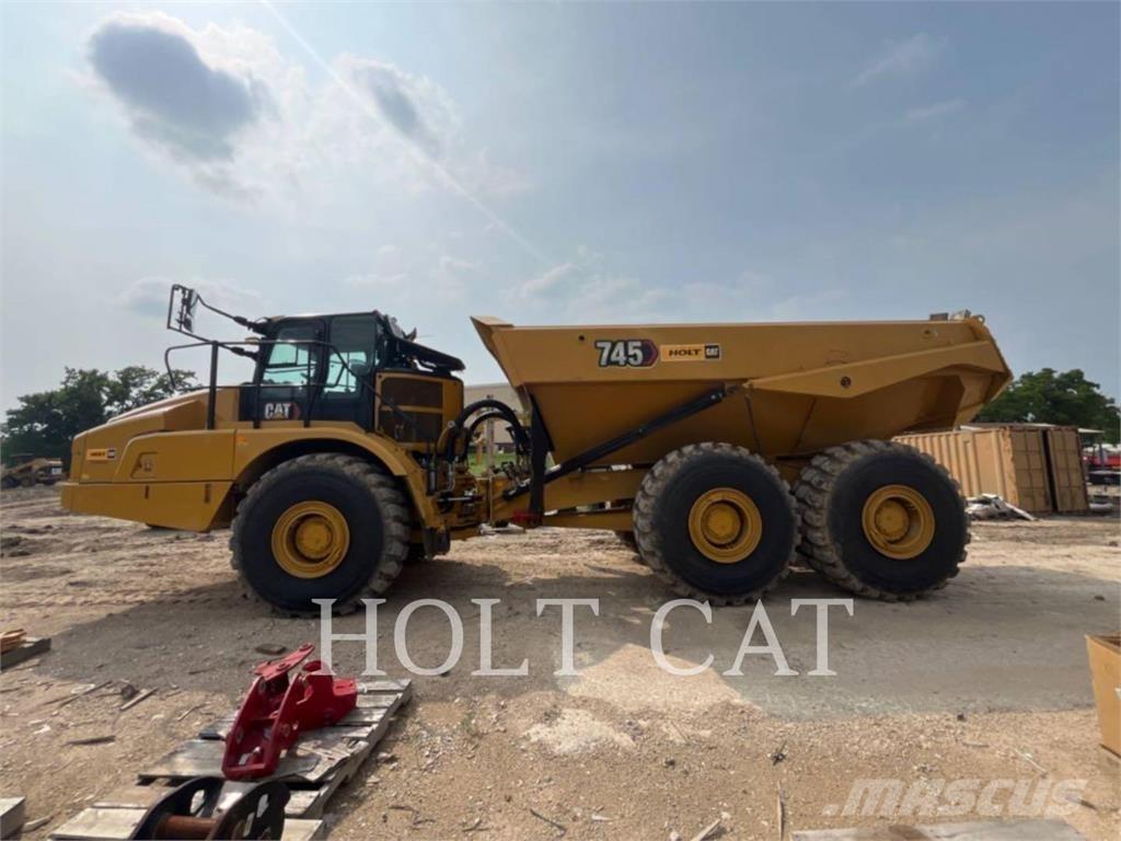 CAT 745 鉸接式起吊車