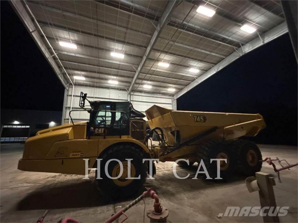 CAT 745 鉸接式起吊車