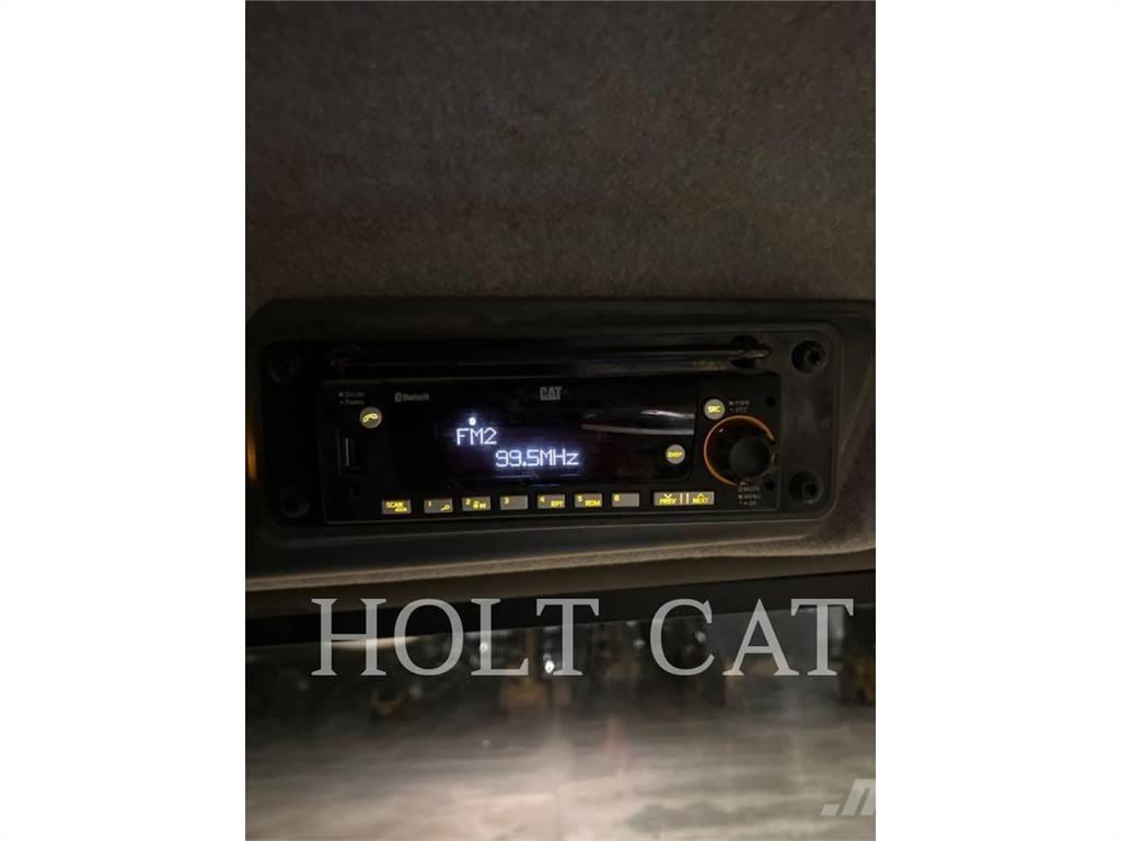 CAT 745 鉸接式起吊車