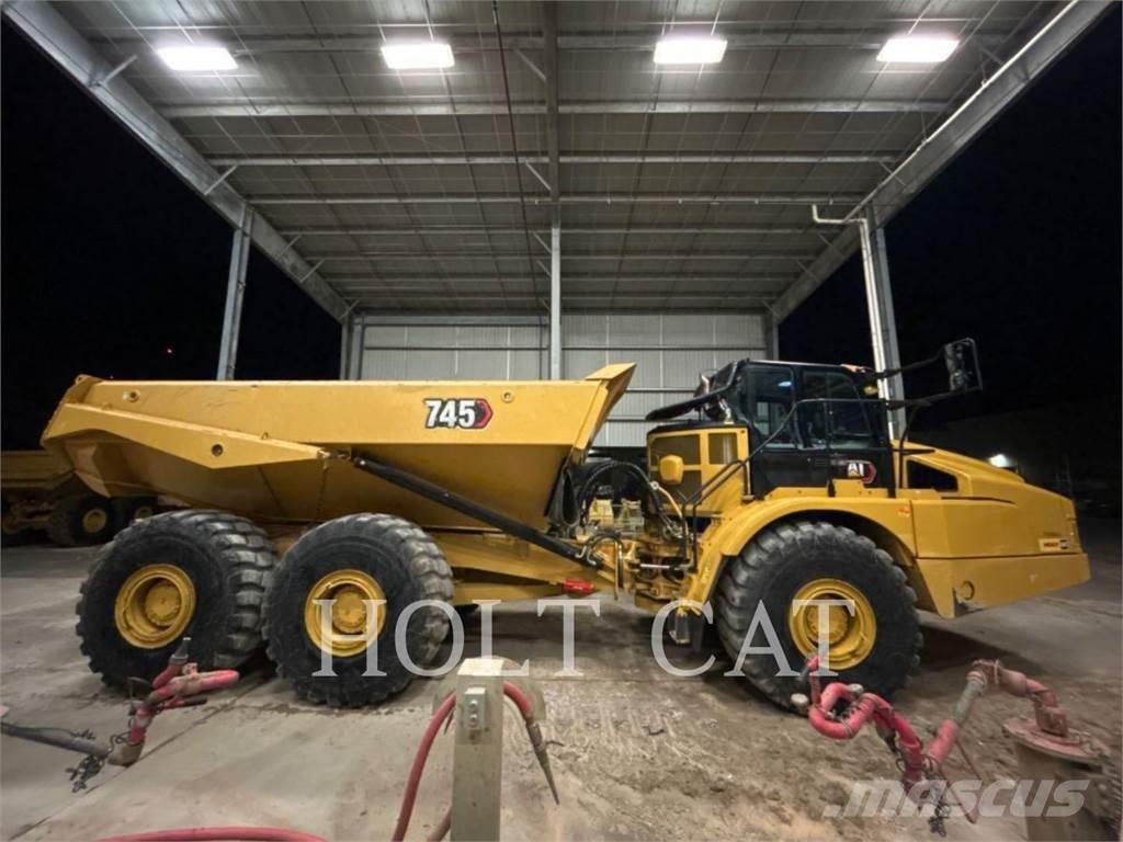 CAT 745 鉸接式起吊車