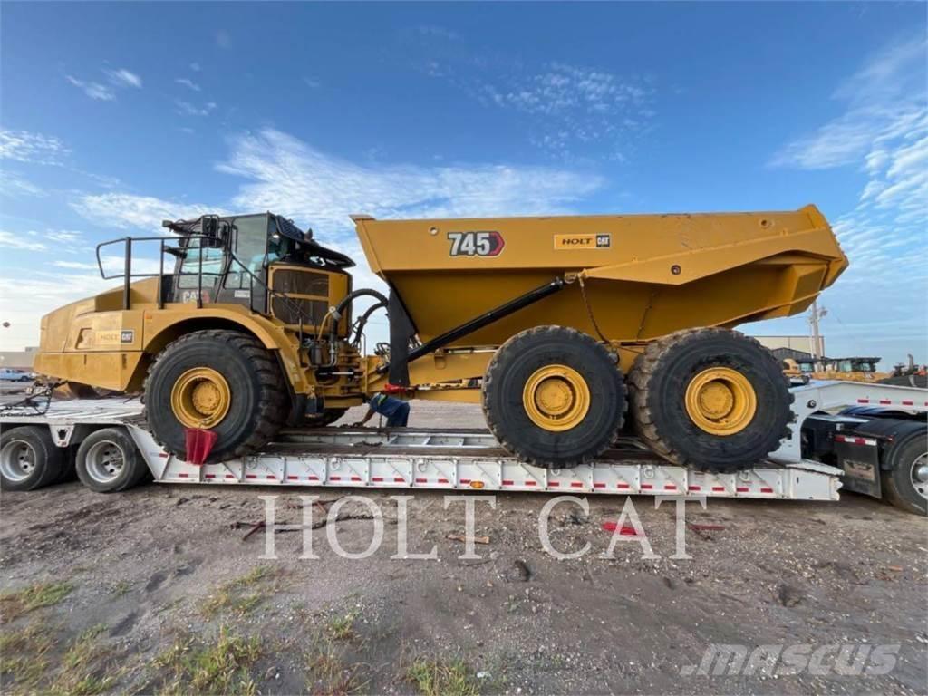 CAT 745 鉸接式起吊車