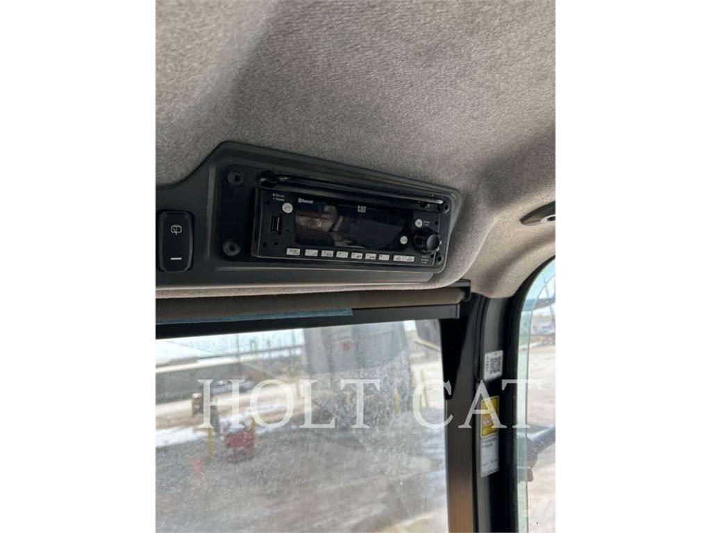 CAT 745 鉸接式起吊車