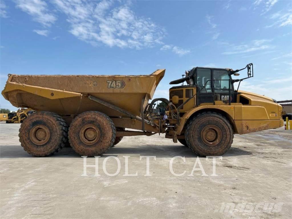 CAT 745 鉸接式起吊車