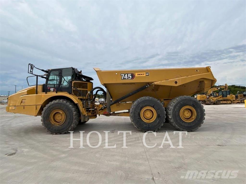 CAT 745 鉸接式起吊車
