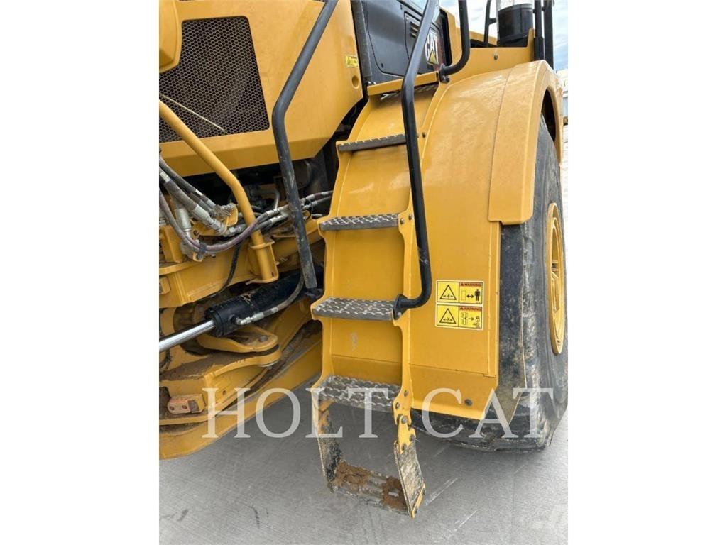 CAT 745 鉸接式起吊車