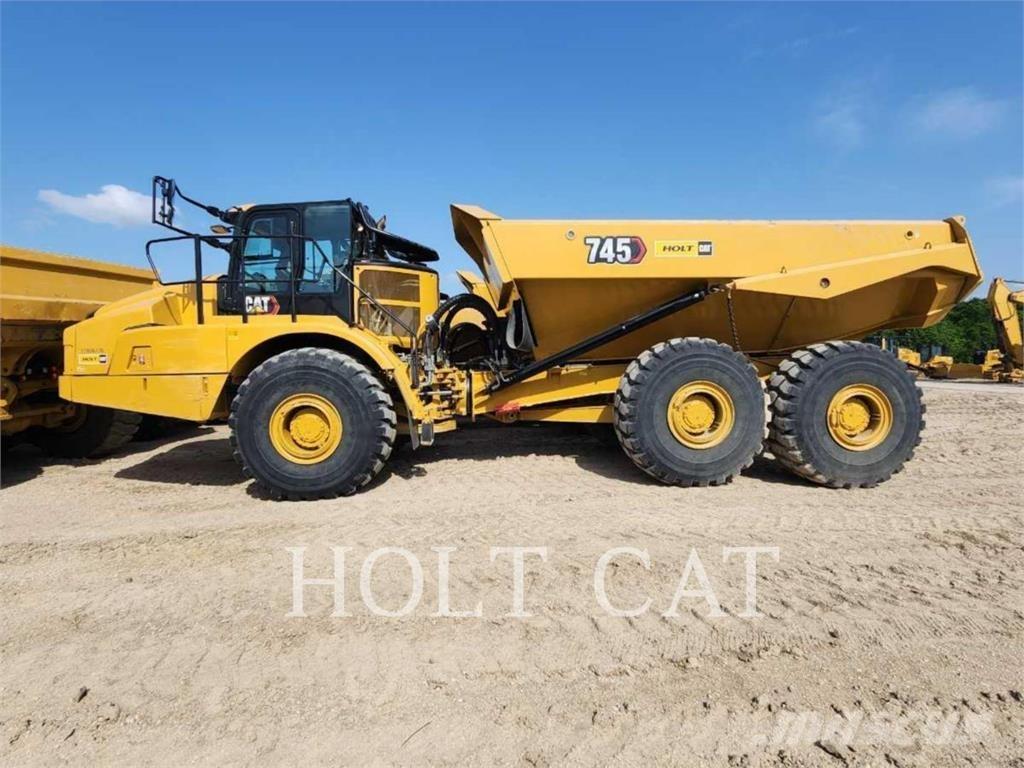 CAT 745 鉸接式起吊車