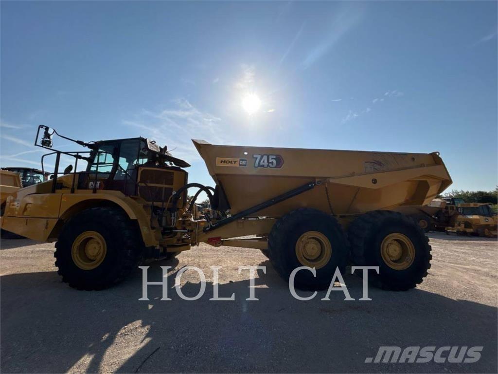 CAT 745 鉸接式起吊車