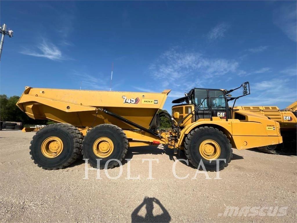 CAT 745 鉸接式起吊車