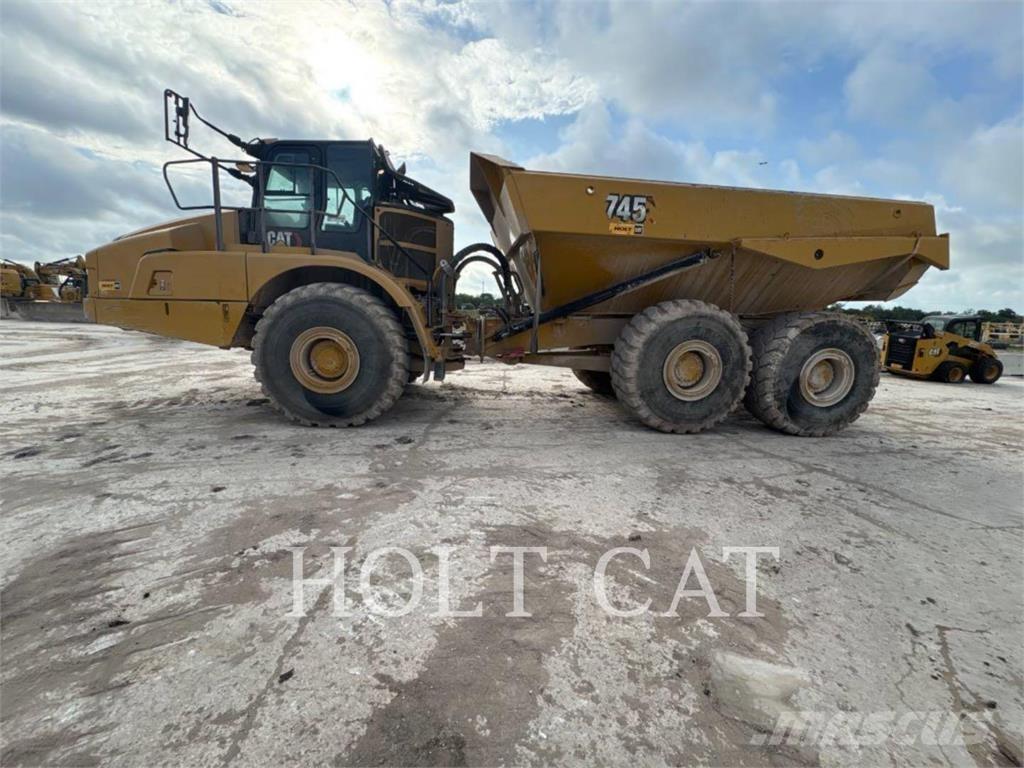 CAT 745 鉸接式起吊車