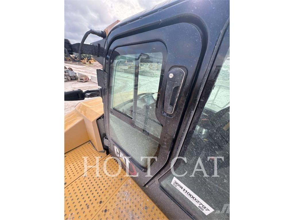 CAT 745 鉸接式起吊車