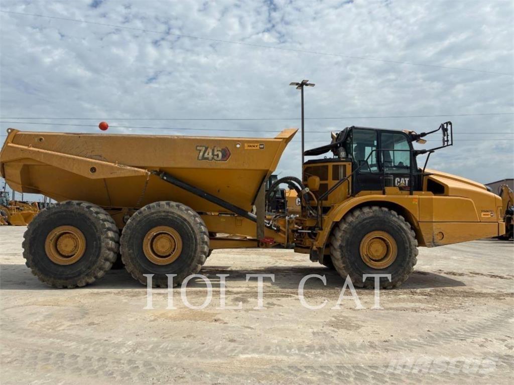 CAT 745 鉸接式起吊車