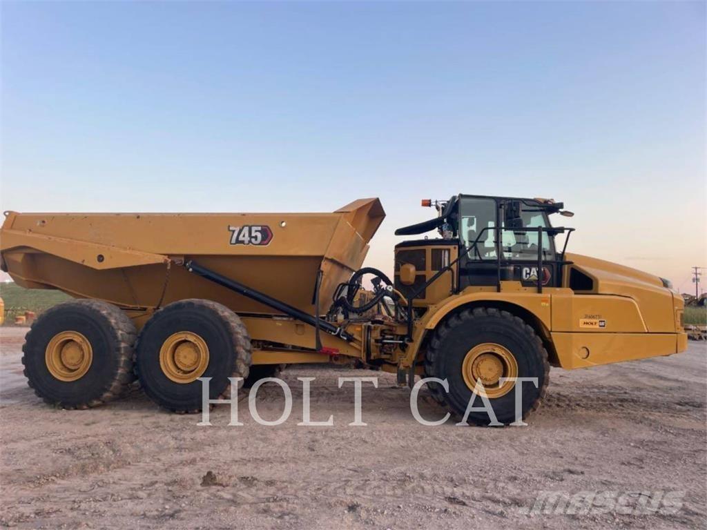 CAT 745 鉸接式起吊車