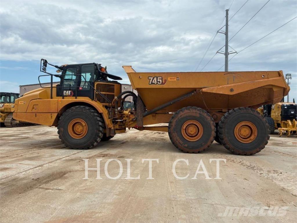 CAT 745 鉸接式起吊車