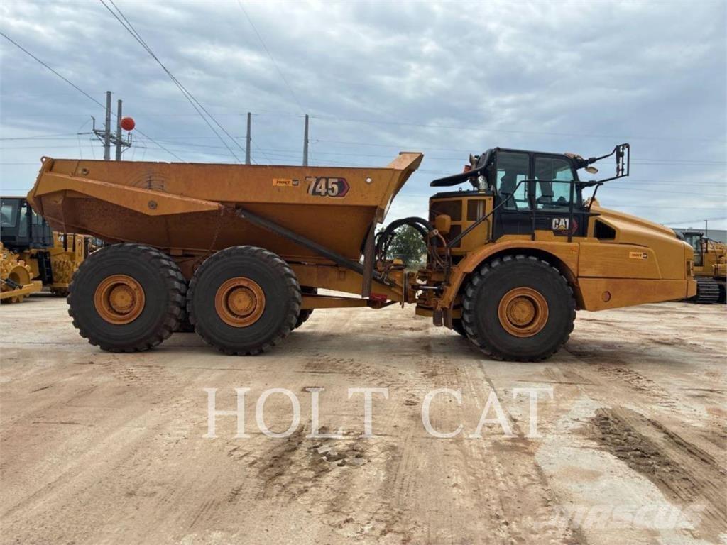 CAT 745 鉸接式起吊車
