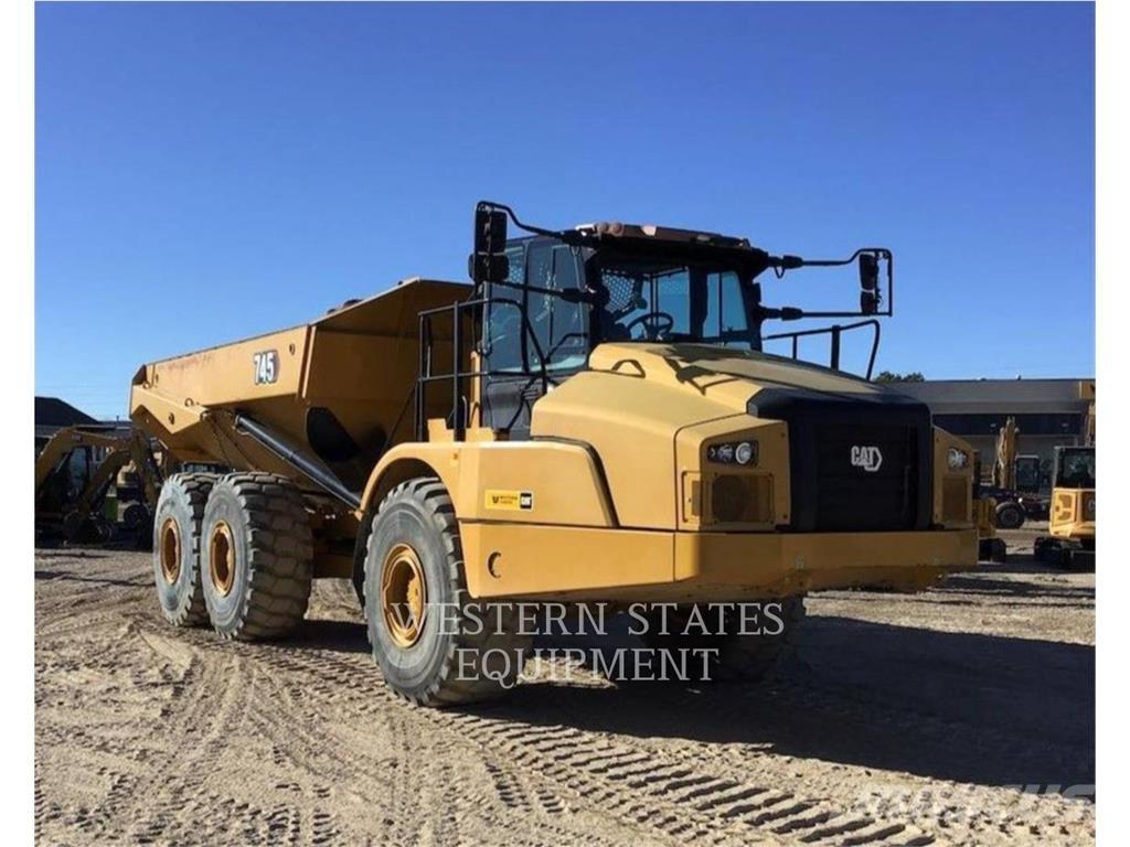 CAT 745 鉸接式起吊車