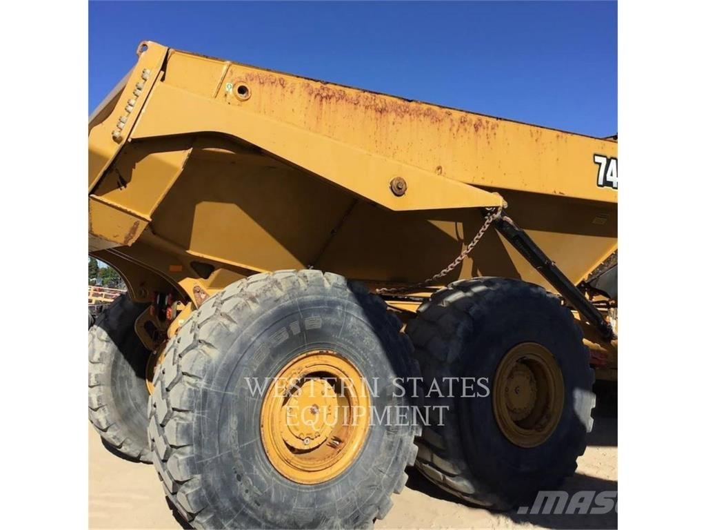 CAT 745 鉸接式起吊車