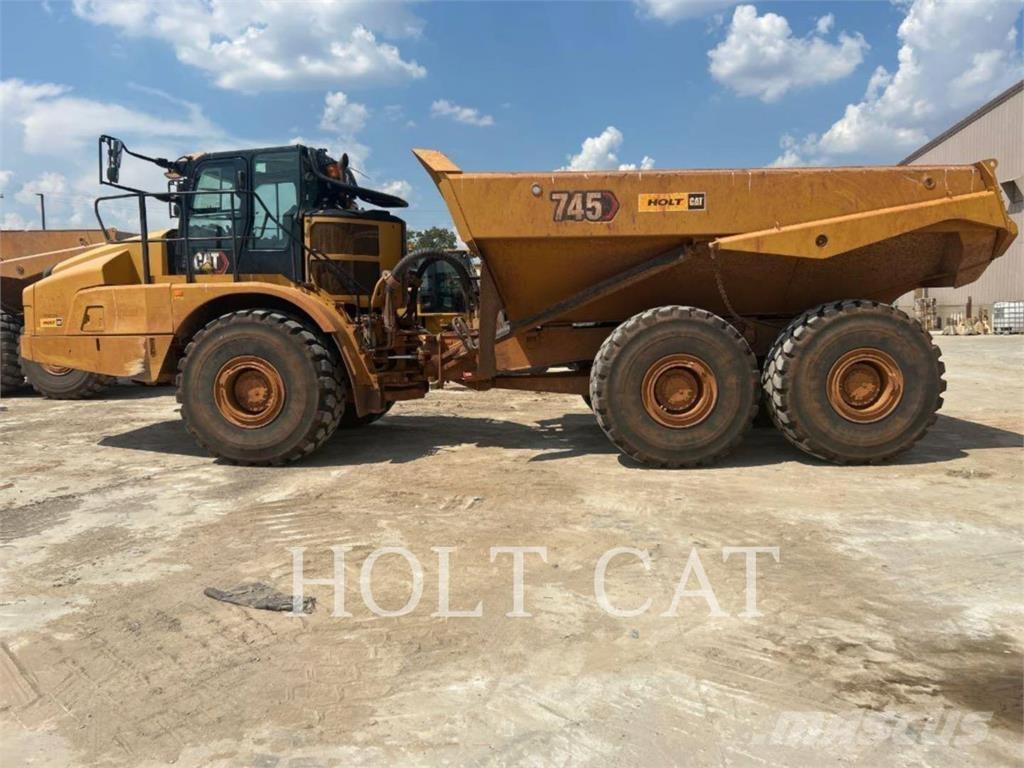 CAT 745 鉸接式起吊車