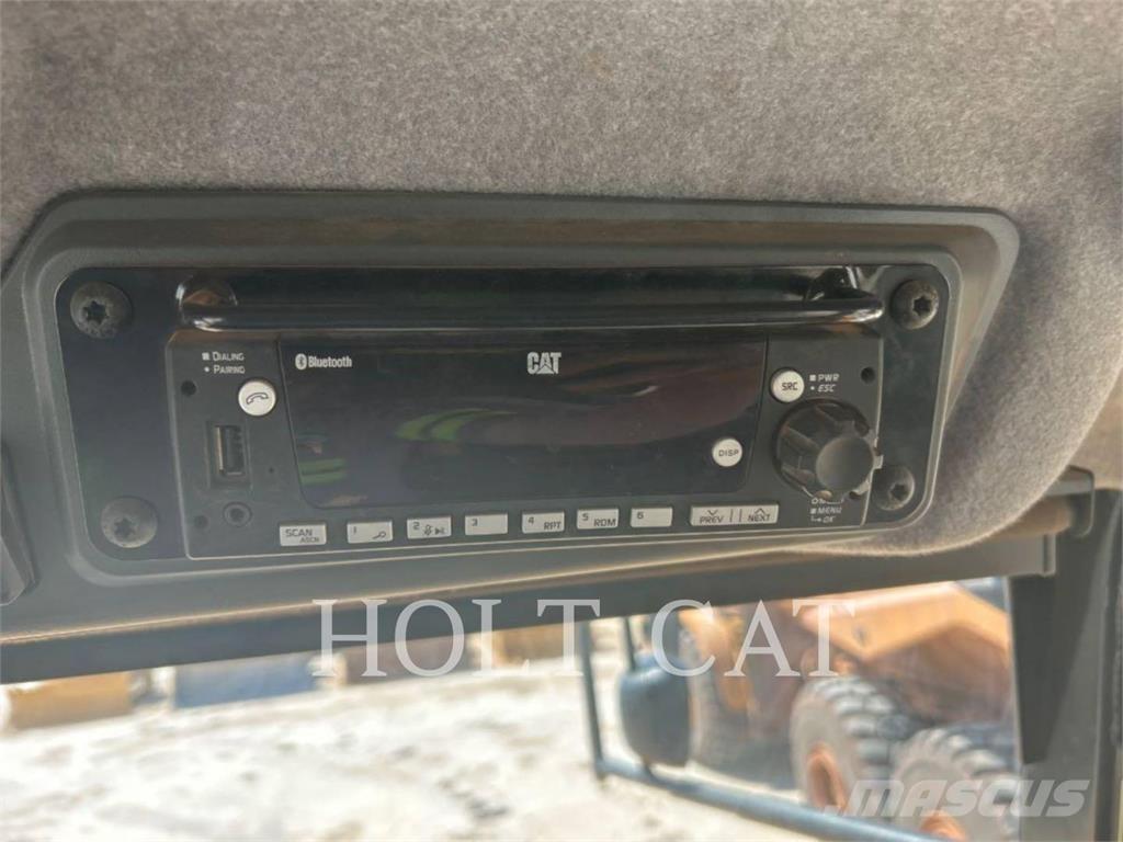 CAT 745 鉸接式起吊車