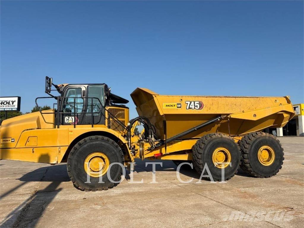CAT 745 鉸接式起吊車