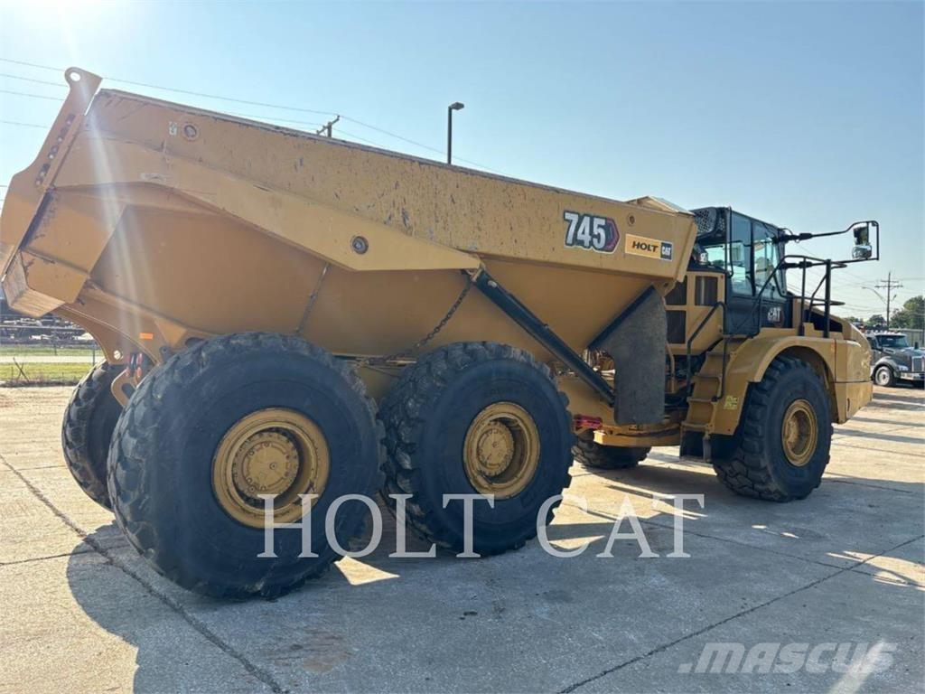 CAT 745 鉸接式起吊車