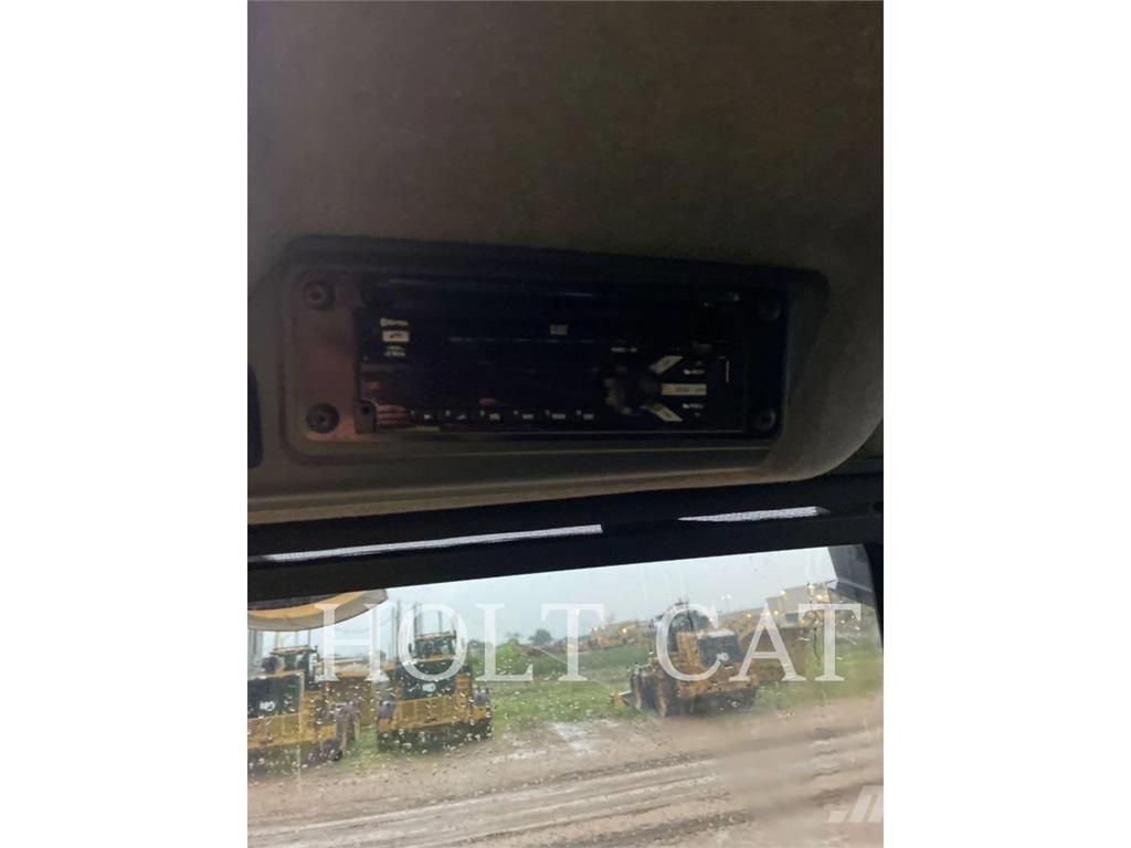 CAT 745 鉸接式起吊車