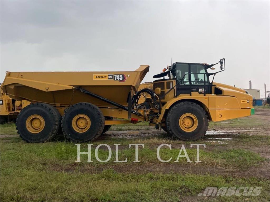 CAT 745 鉸接式起吊車