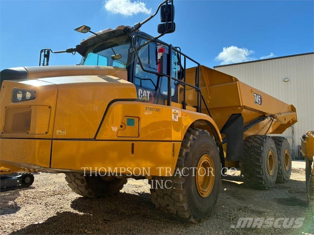 CAT 745 鉸接式起吊車