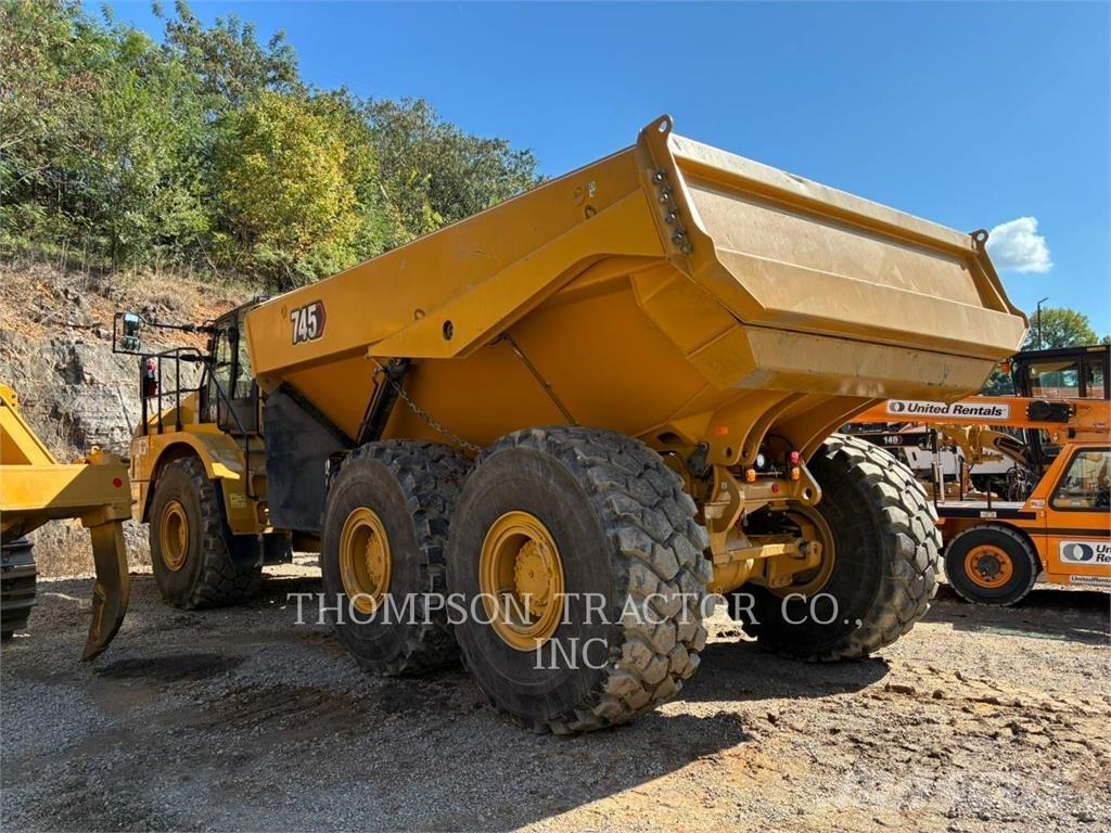 CAT 745 鉸接式起吊車