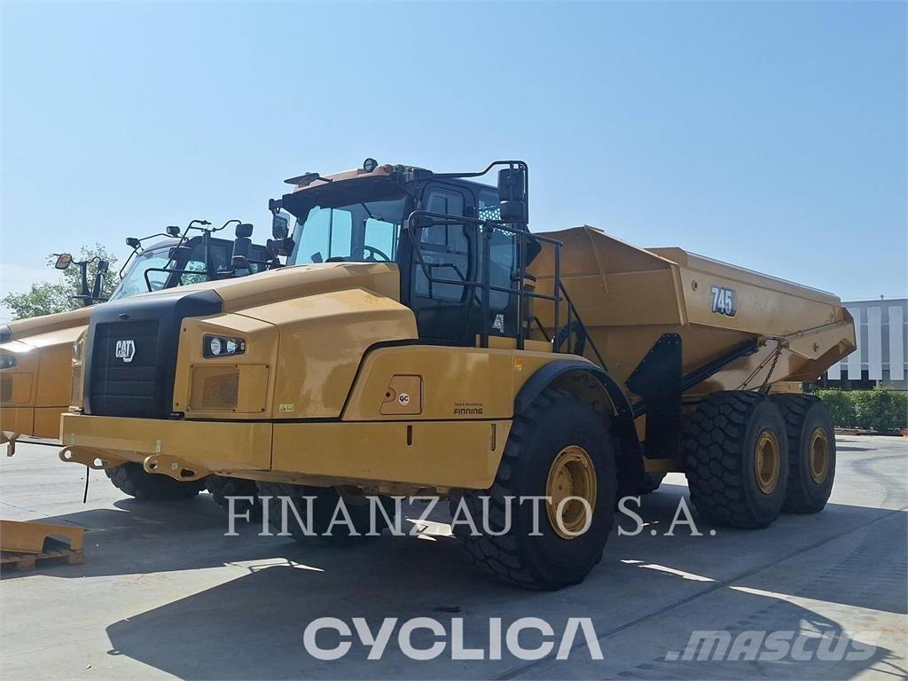 CAT 745 鉸接式起吊車